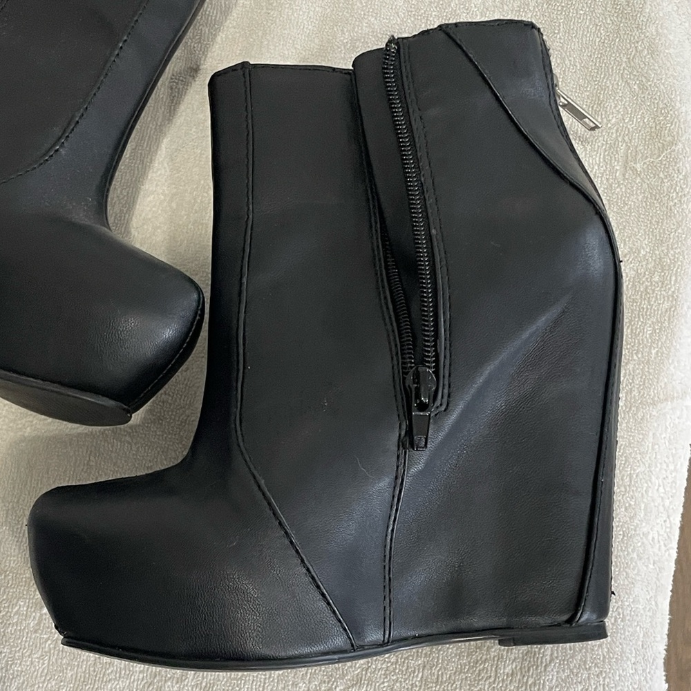 Black Wedge Ankle Boots with Rear Zip - Women - Size 7.5 - Picture 13 of 16